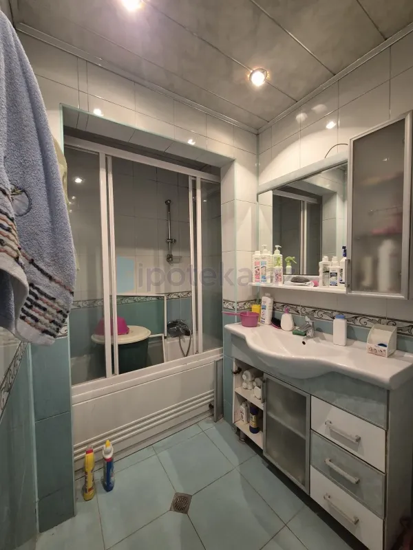 Satılır 2 otaqlı köhnə tikili 65 m²