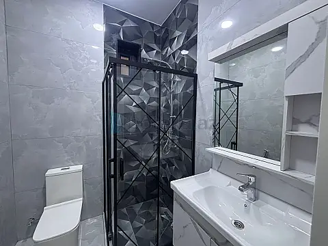 Satılır 4 otaqlı mənzil 150 m²