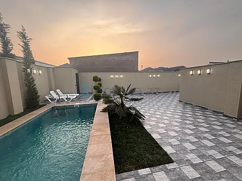 Satılır 4 otaqlı mənzil 150 m²