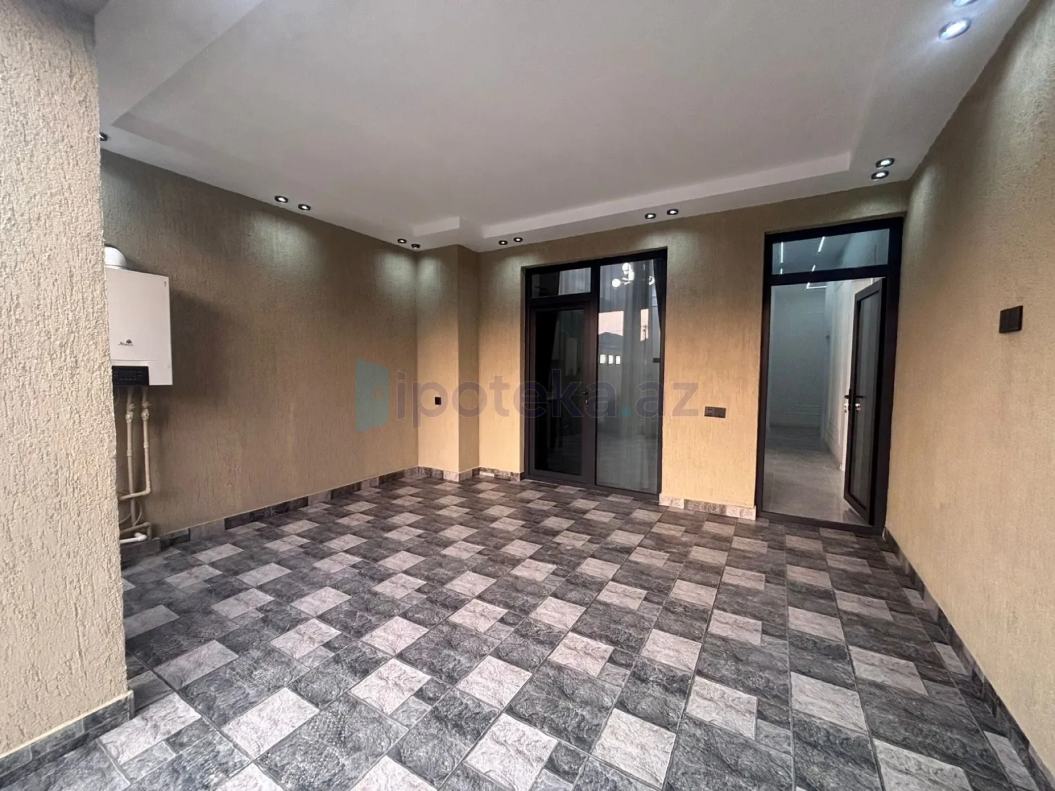 Satılır 4 otaqlı mənzil 150 m²