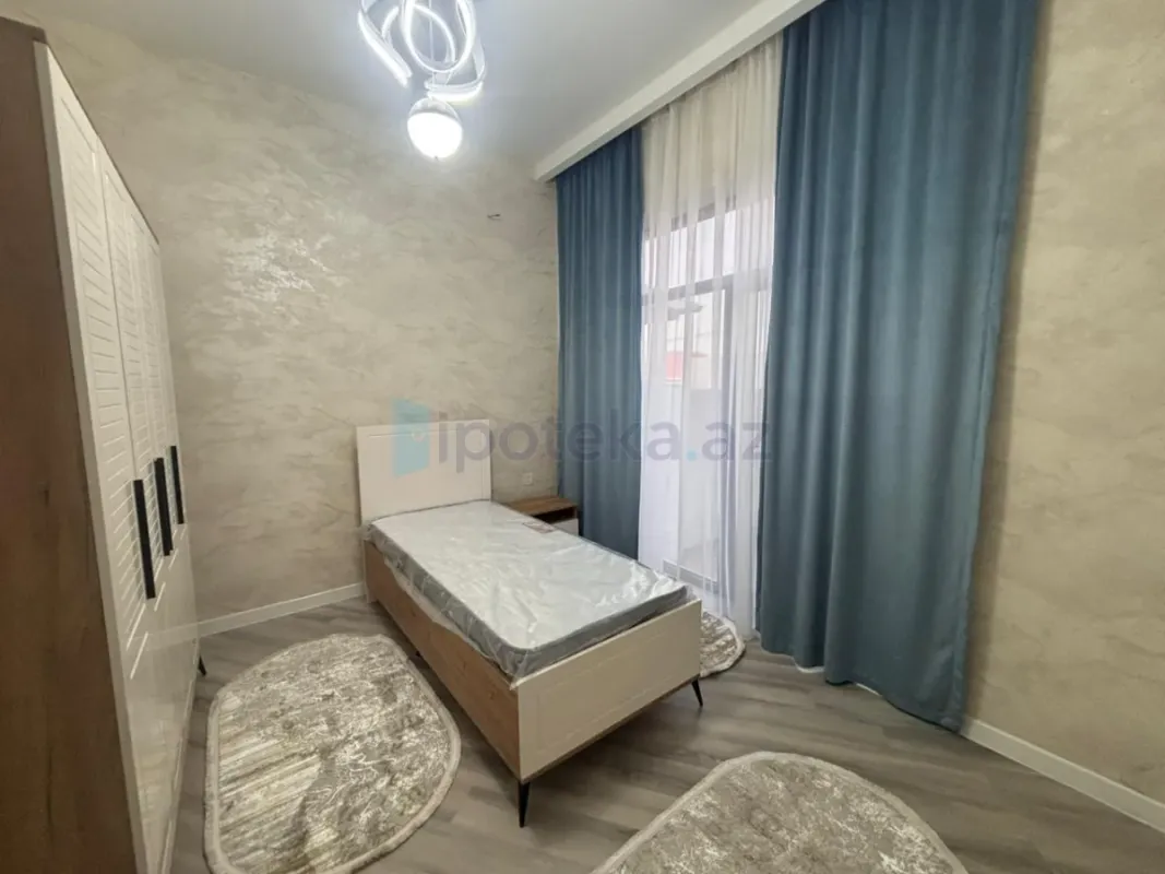 Satılır 3 otaqlı mənzil 130 m²