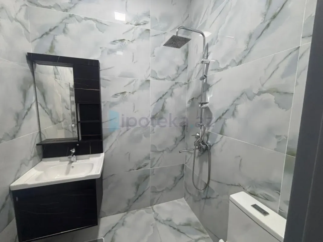 Satılır 3 otaqlı mənzil 130 m²