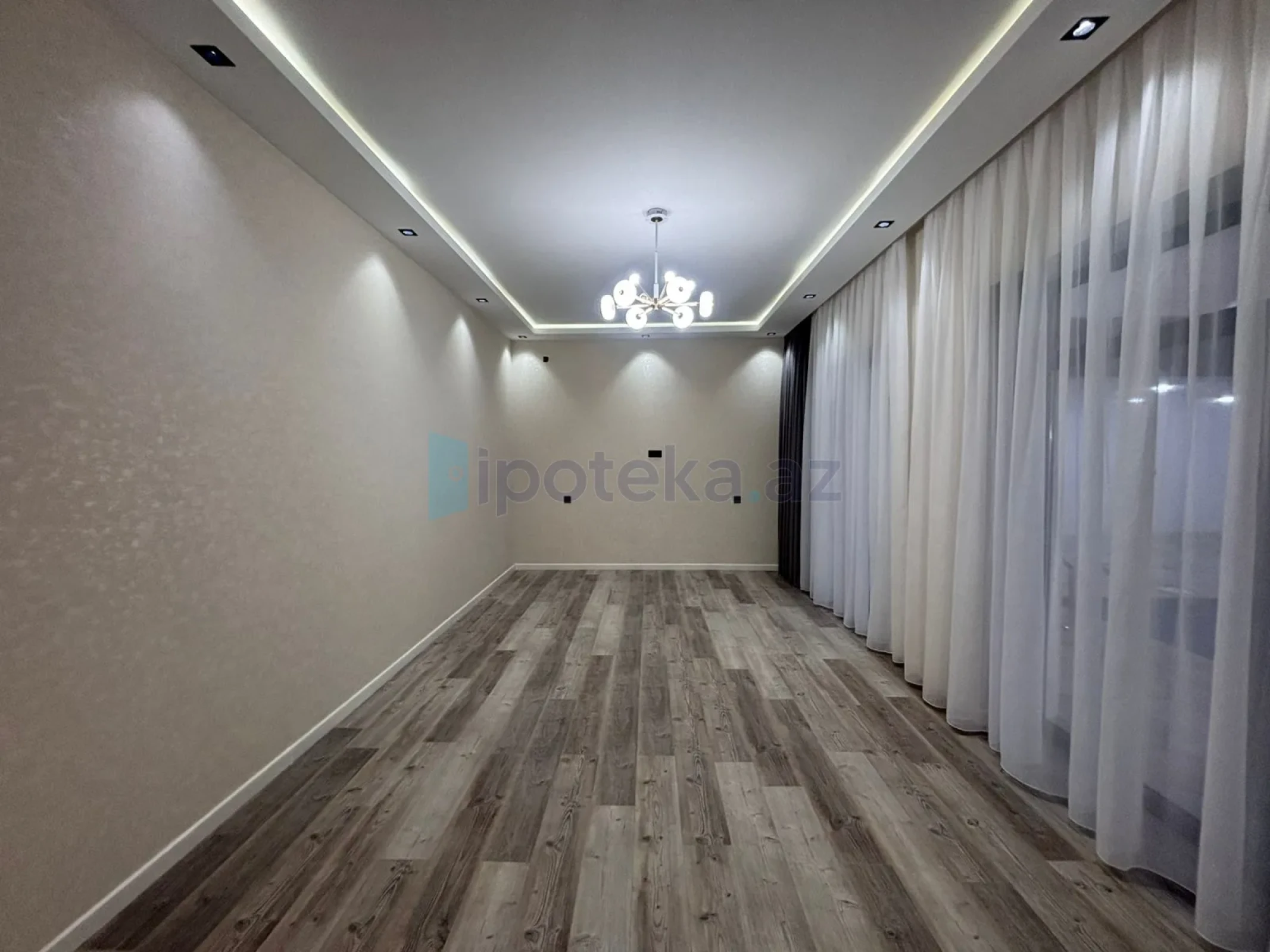 Satılır 4 otaqlı mənzil 140 m²