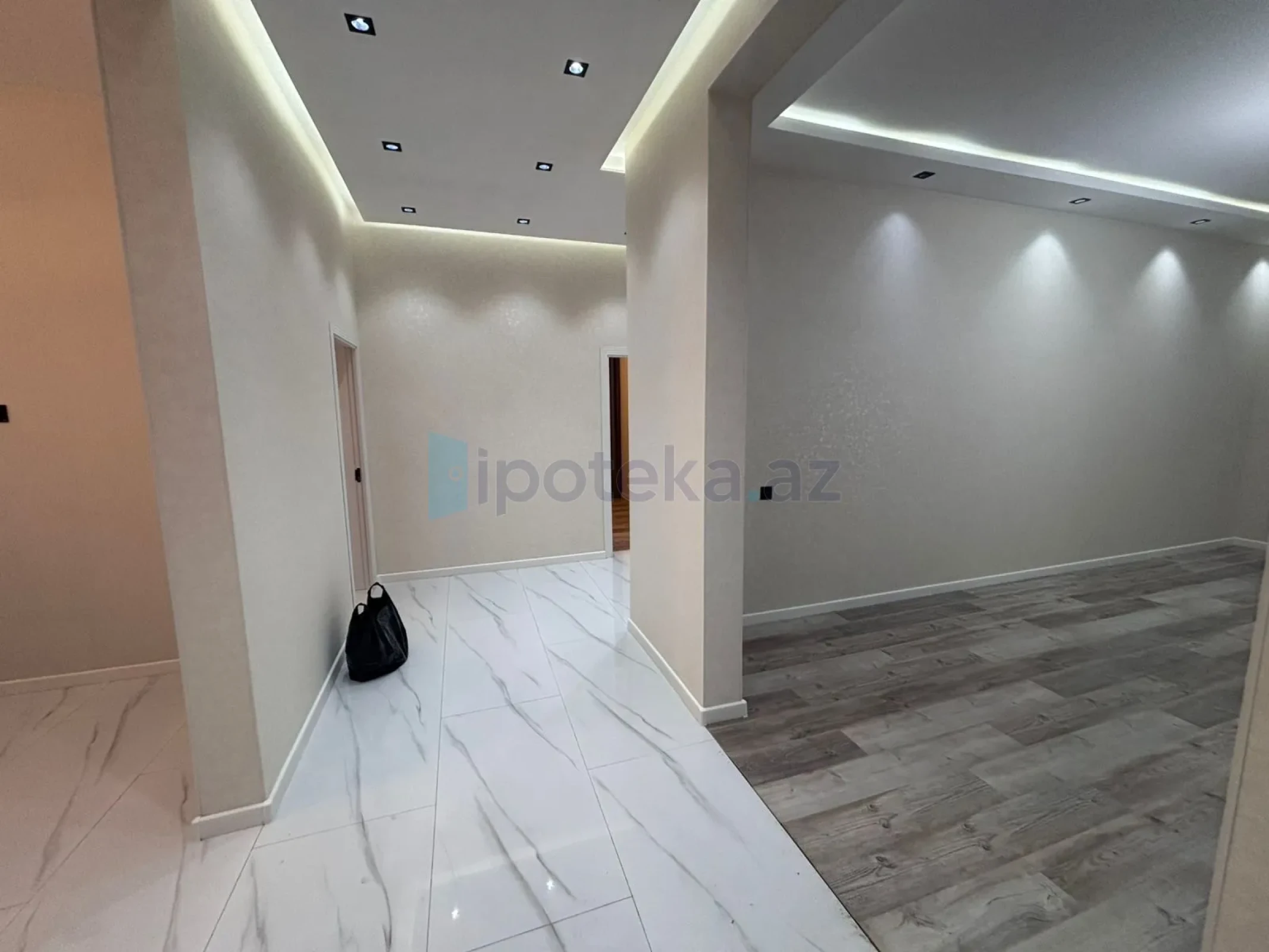 Satılır 4 otaqlı mənzil 140 m²