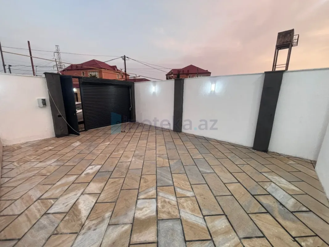 Satılır 4 otaqlı mənzil 140 m²