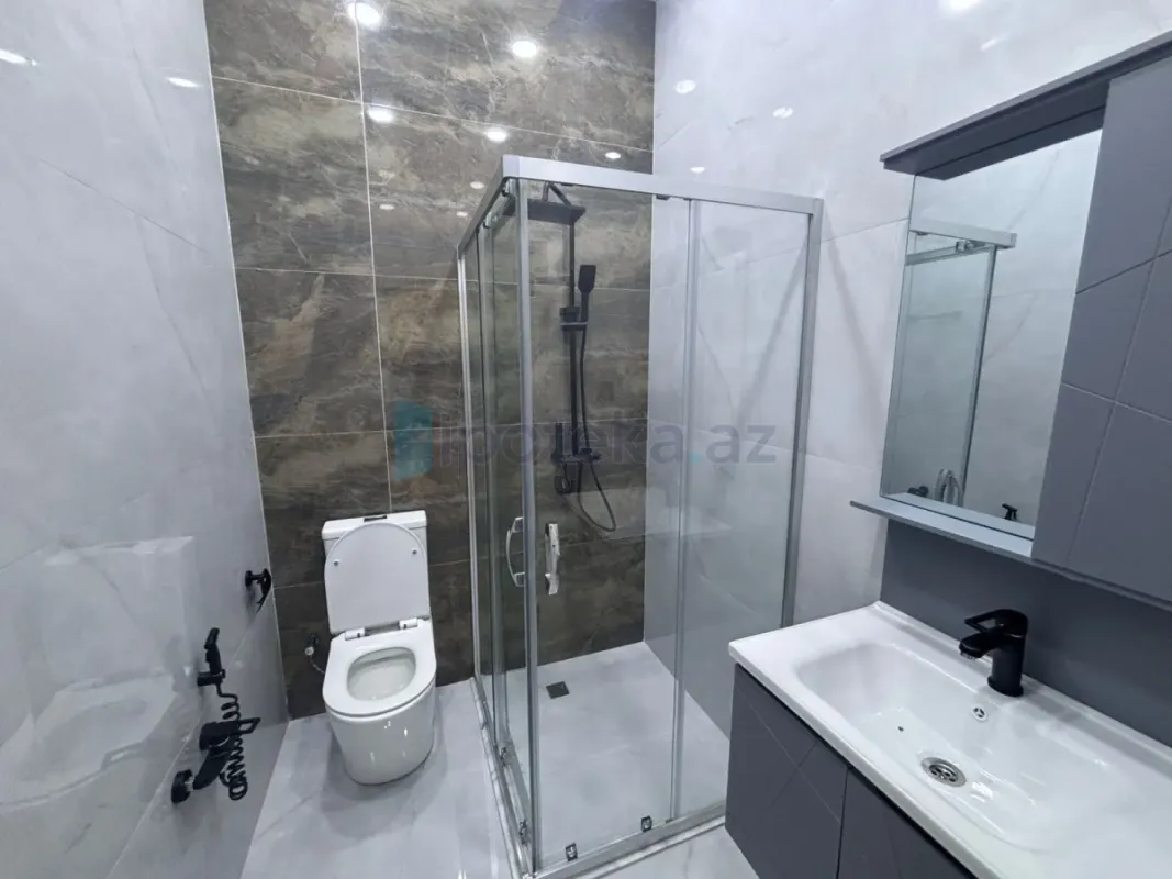 Satılır 4 otaqlı mənzil 140 m²
