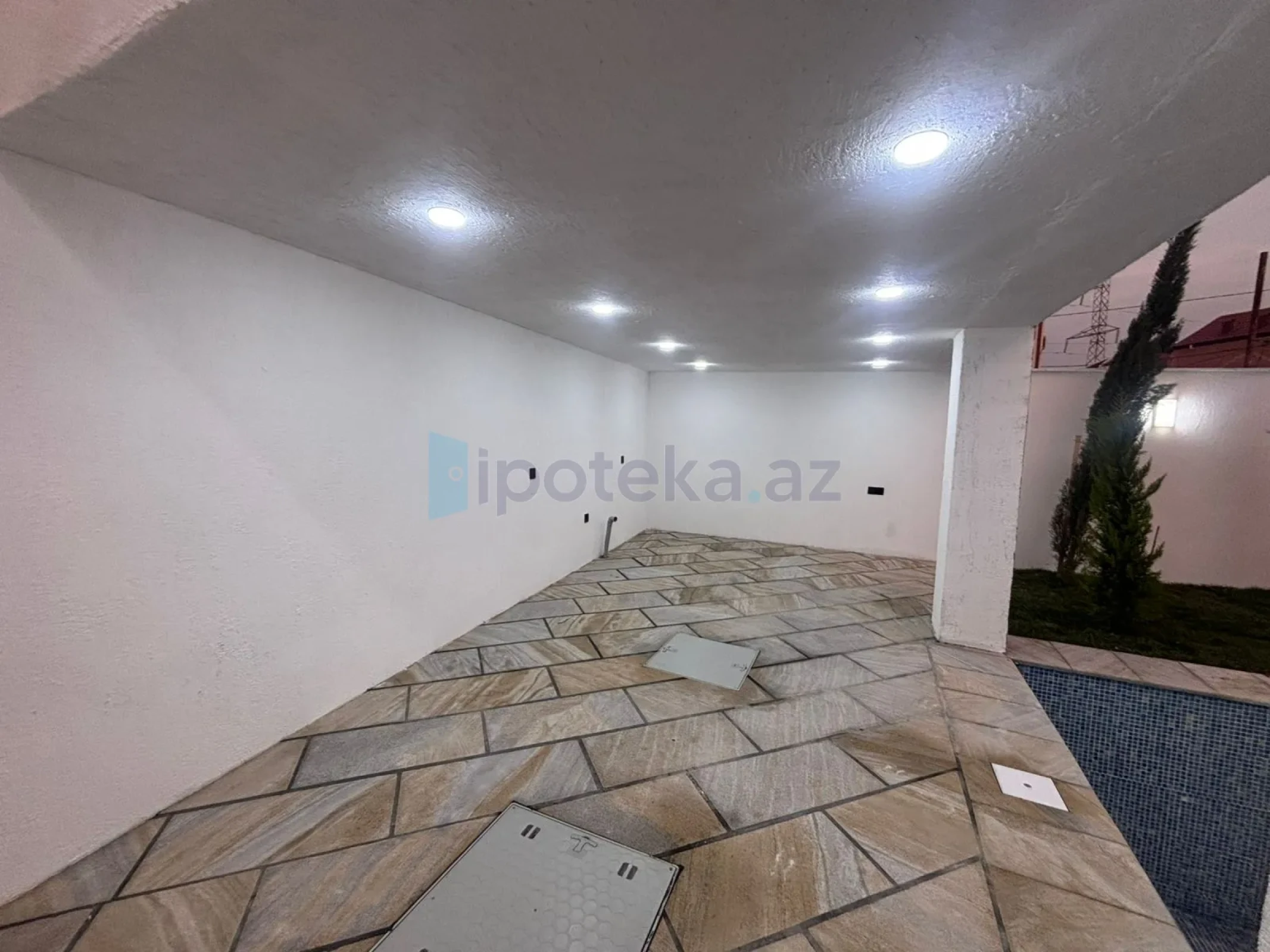 Satılır 4 otaqlı mənzil 140 m²