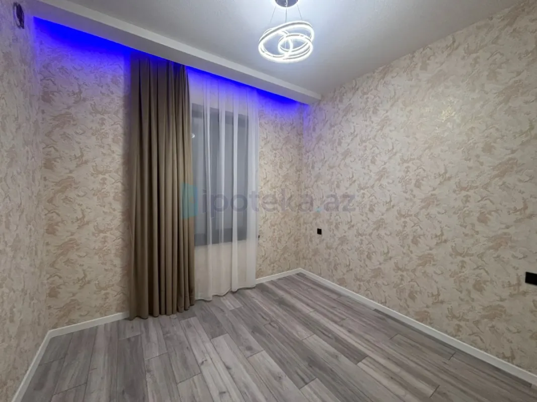 Satılır 4 otaqlı mənzil 130 m²