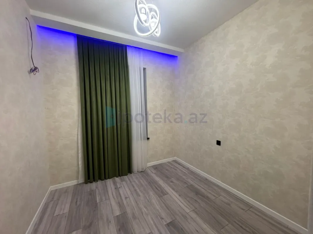 Satılır 4 otaqlı mənzil 130 m²