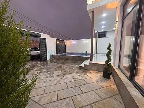 Satılır 4 otaqlı mənzil 130 m²