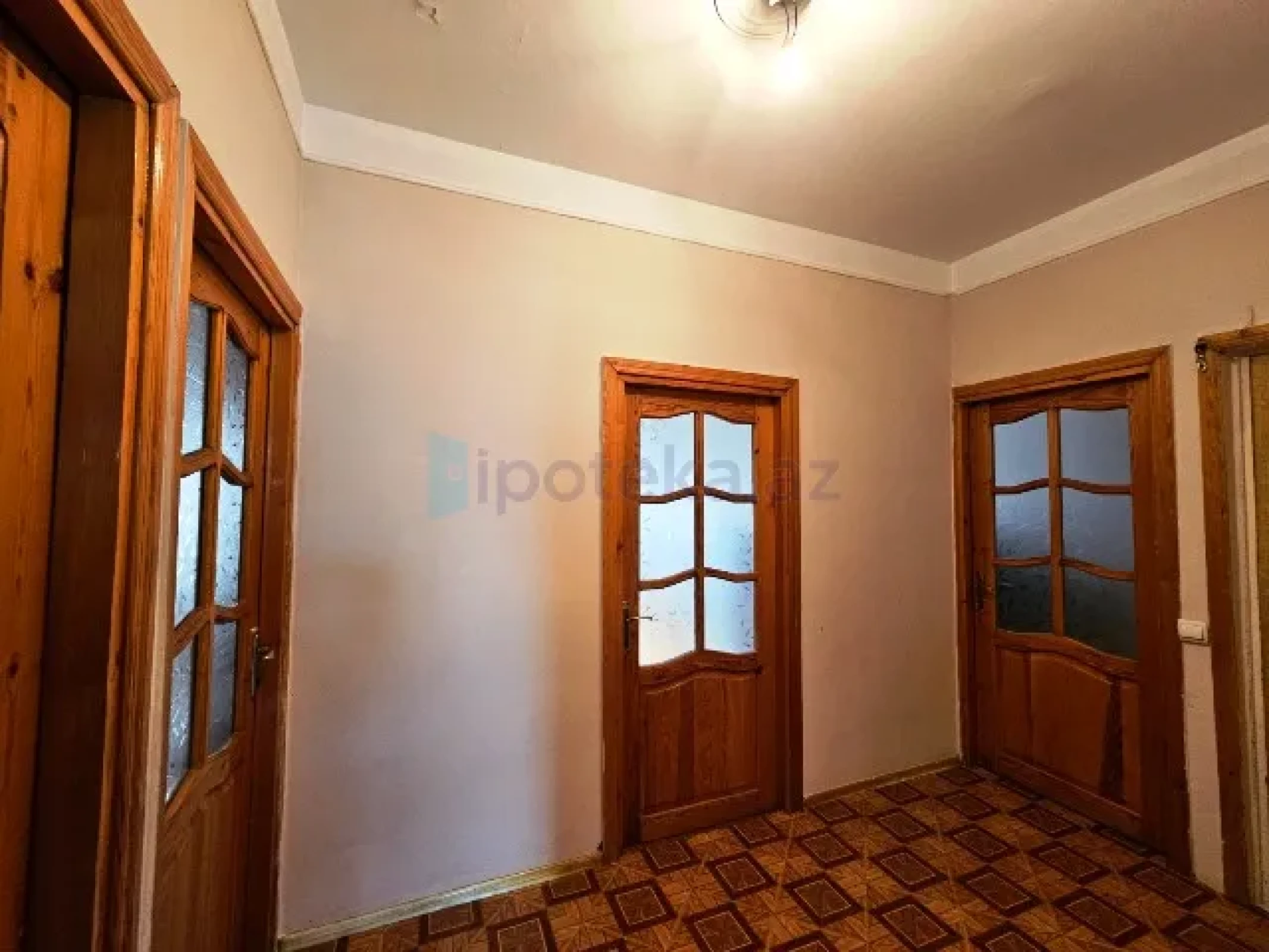 Satılır 4 otaqlı köhnə tikili 110 m²