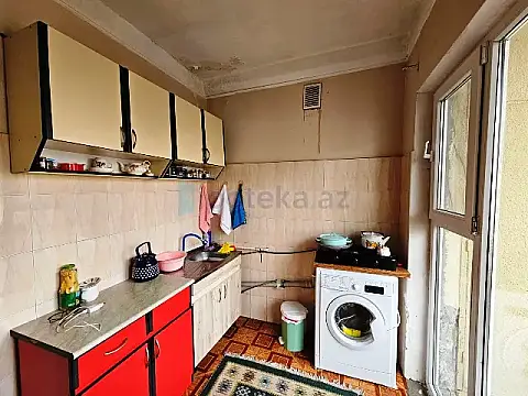 Satılır 4 otaqlı köhnə tikili 110 m²