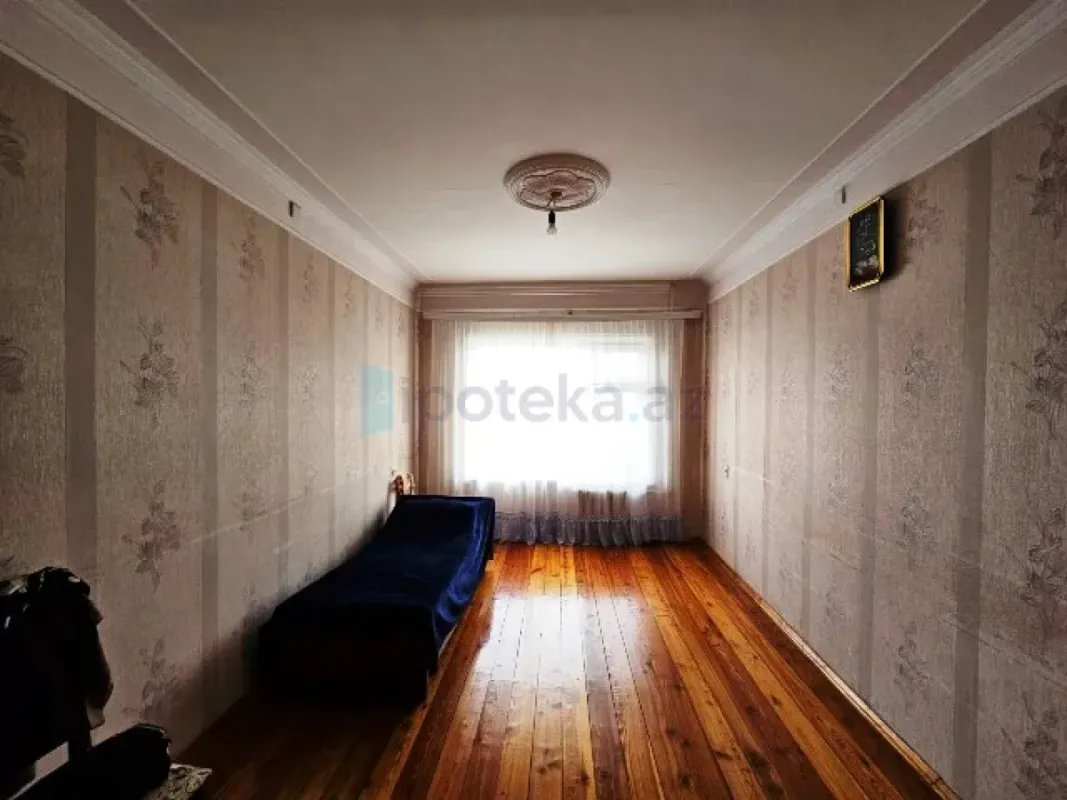 Satılır 4 otaqlı köhnə tikili 110 m²