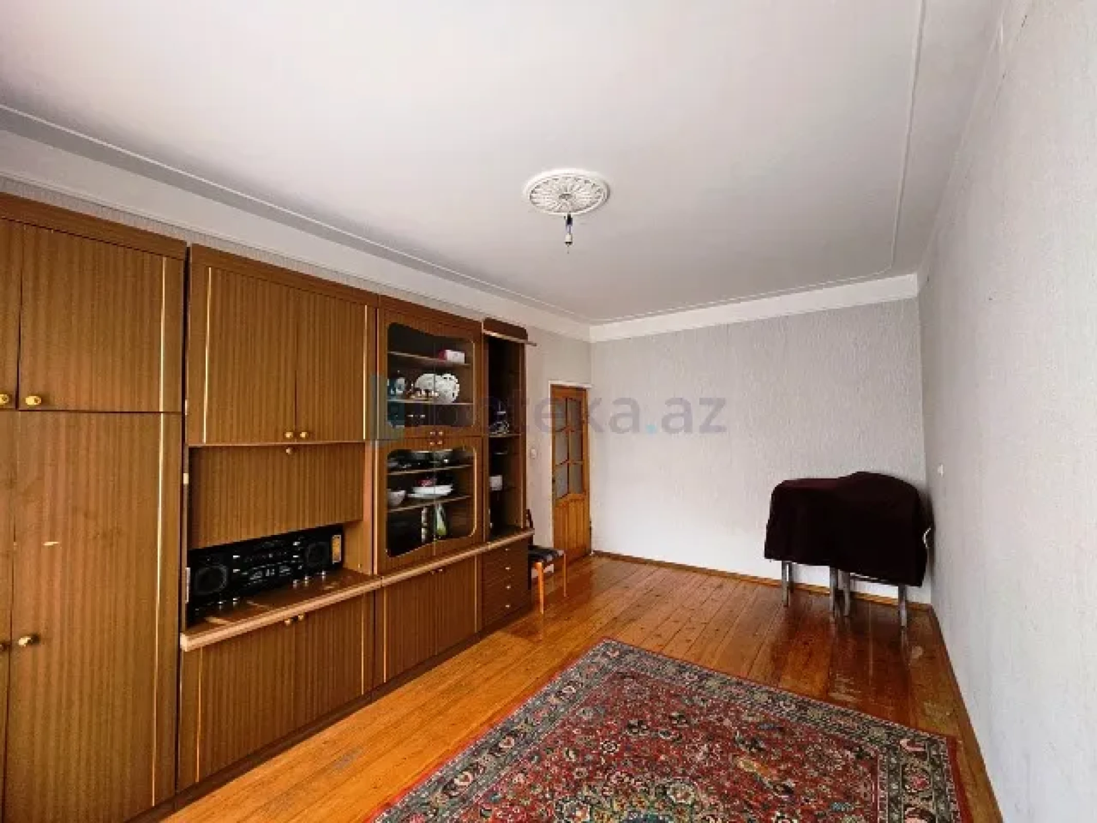 Satılır 4 otaqlı köhnə tikili 110 m²