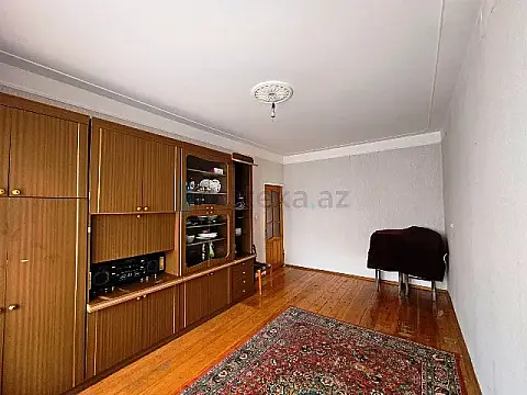 Satılır 4 otaqlı köhnə tikili 110 m²
