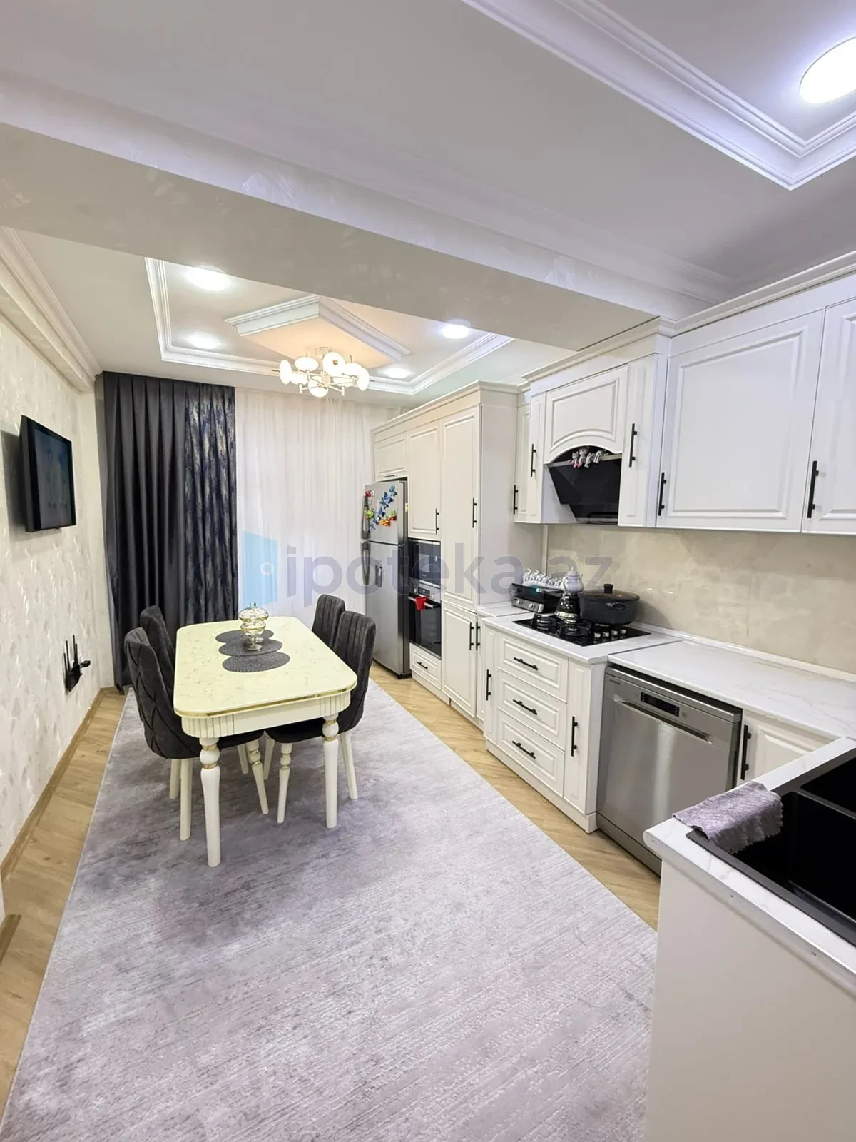 Satılır 3 otaqlı yeni tikili 130 m²