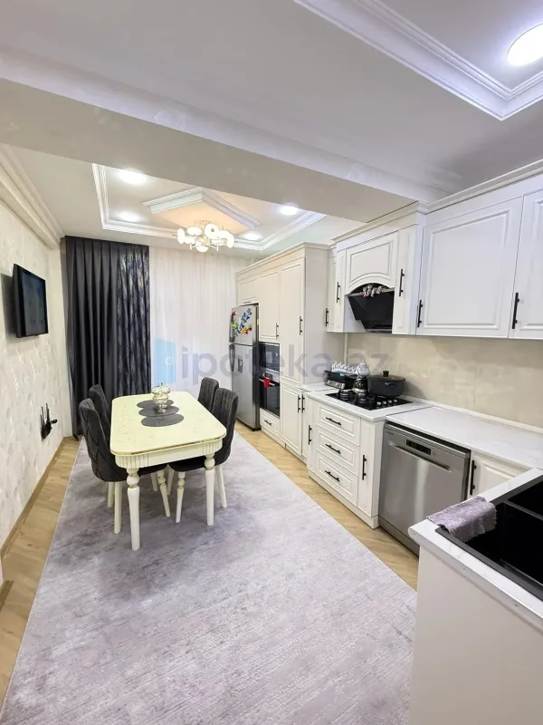 Satılır 3 otaqlı yeni tikili 130 m²