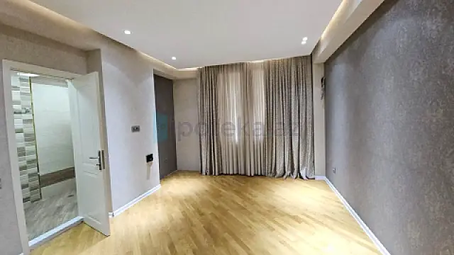 Satılır 3 otaqlı yeni tikili 180 m²