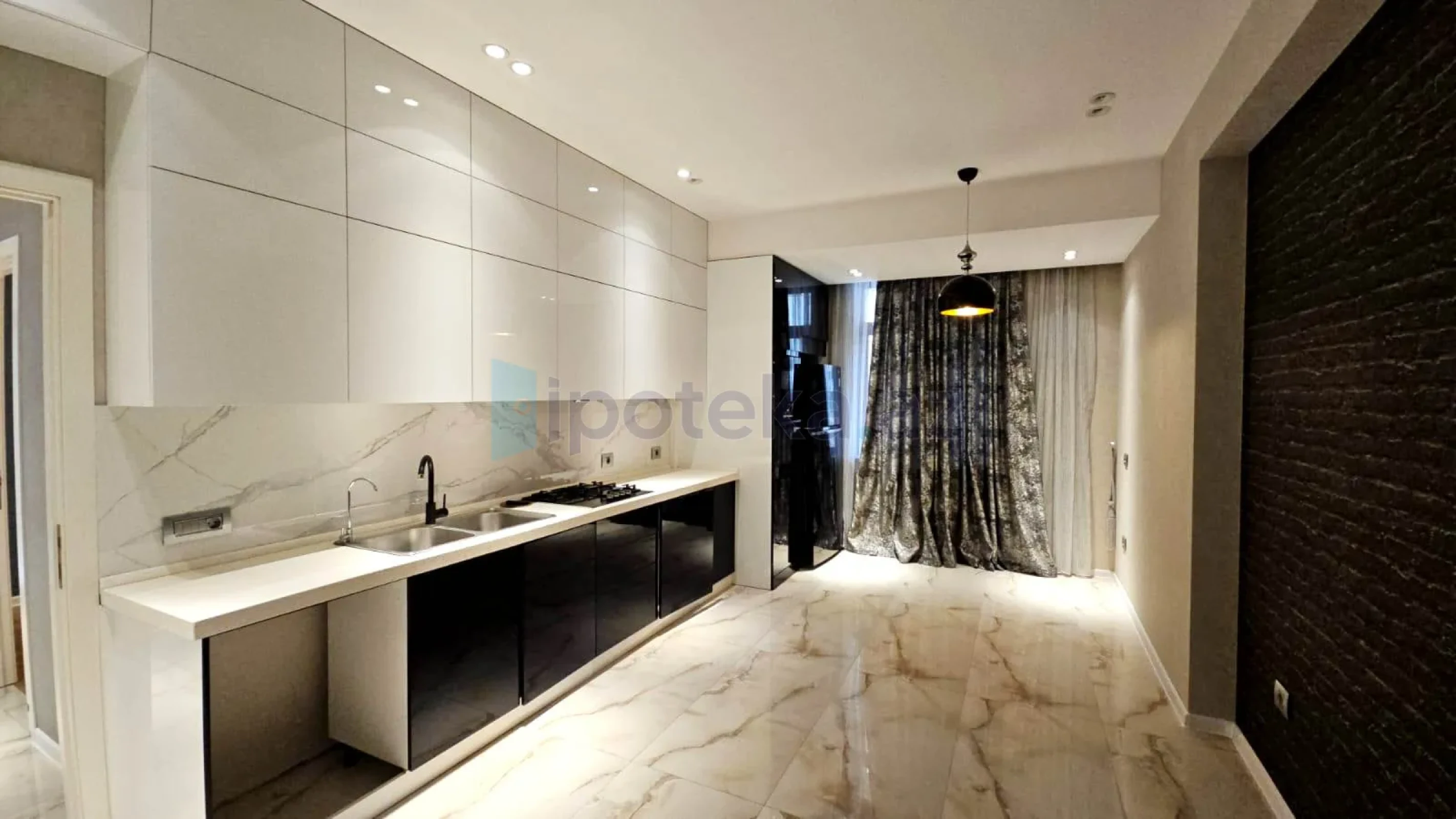 Satılır 3 otaqlı yeni tikili 180 m²