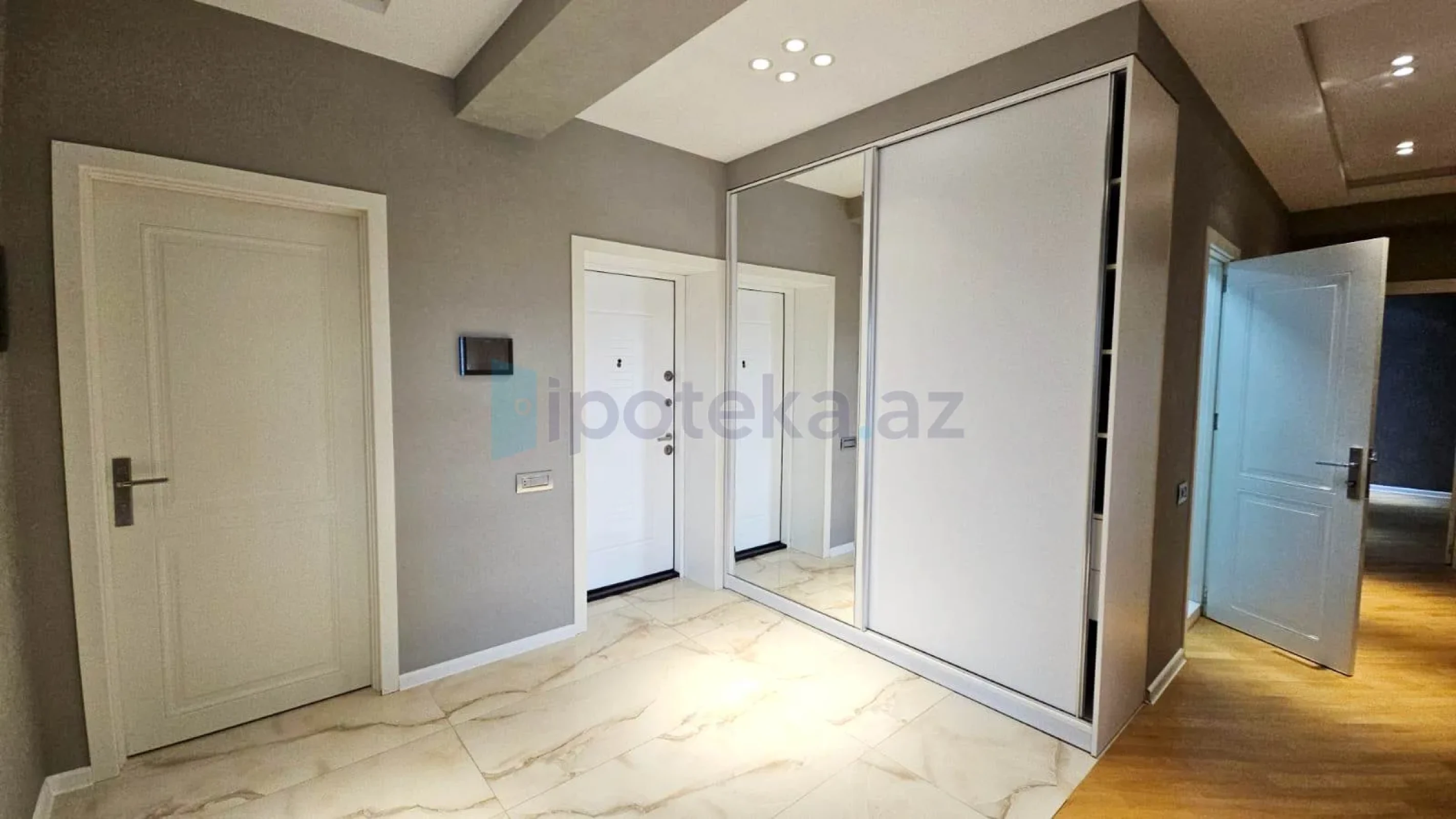 Satılır 3 otaqlı yeni tikili 180 m²