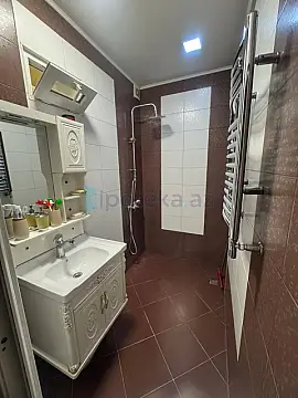 Satılır 4 otaqlı köhnə tikili 110 m²