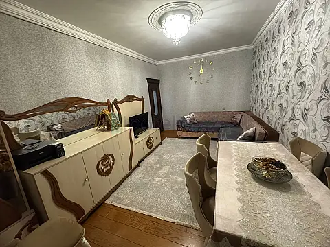Satılır 4 otaqlı köhnə tikili 110 m²