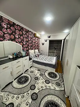 Satılır 4 otaqlı köhnə tikili 110 m²