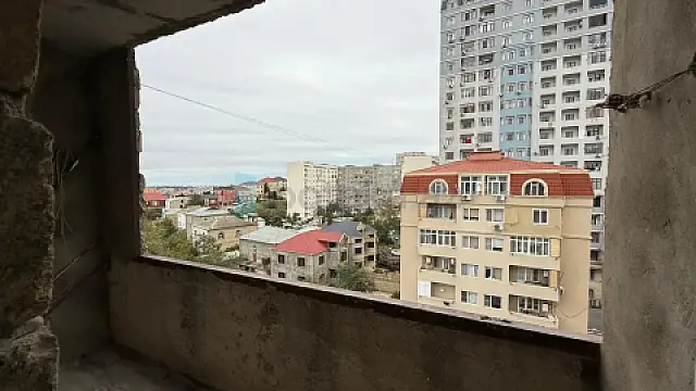 Satılır 4 otaqlı köhnə tikili 110 m²