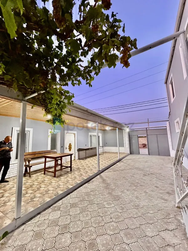 Satılır 4 otaqlı həyət evi 260 m²