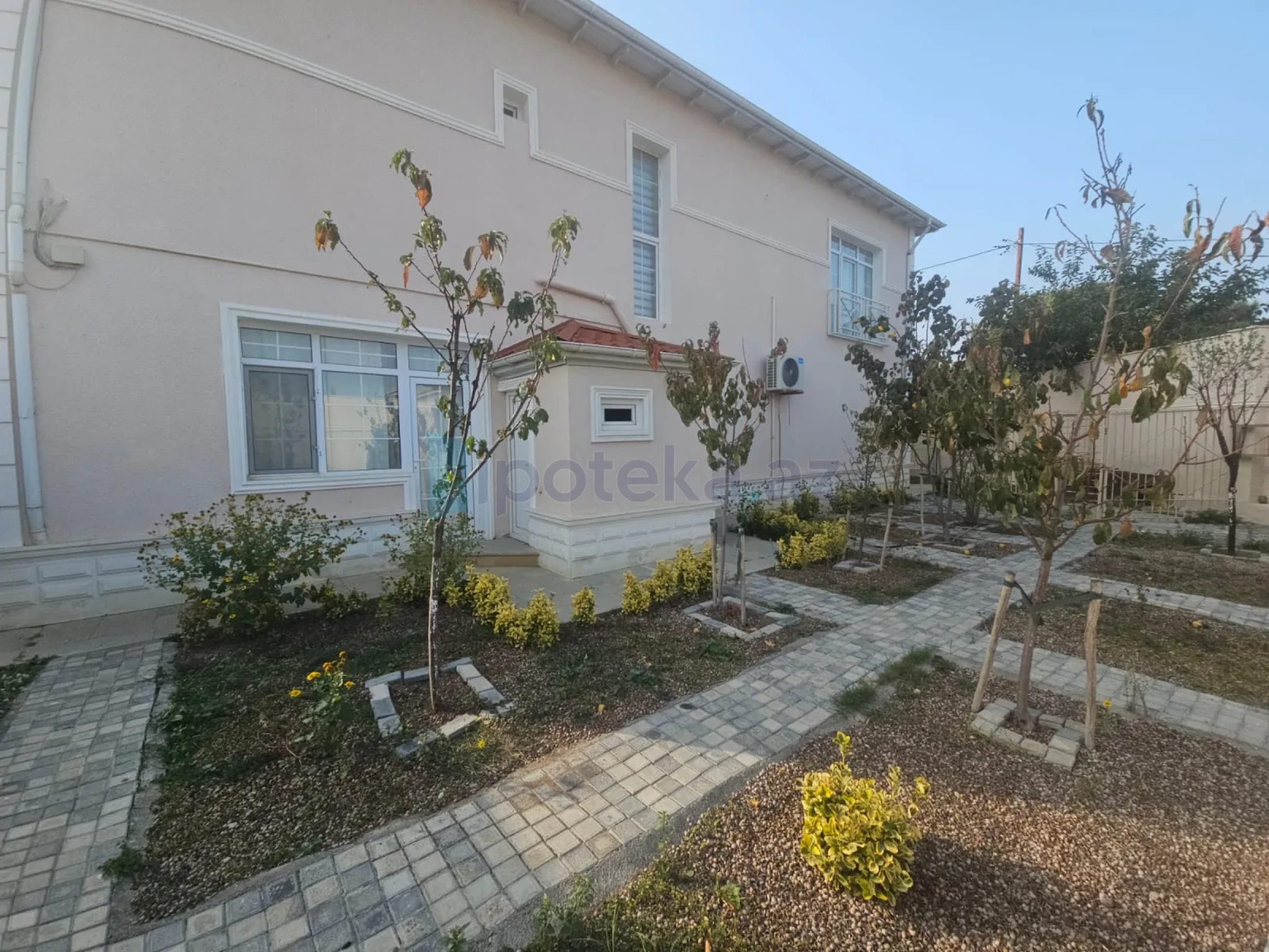 Satılır 5 otaqlı mənzil 250 m²