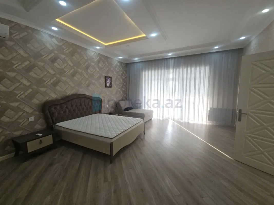 Satılır 5 otaqlı mənzil 250 m²