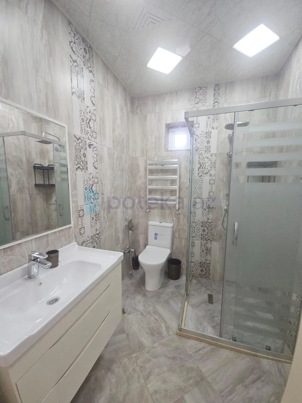 Satılır 5 otaqlı mənzil 250 m²