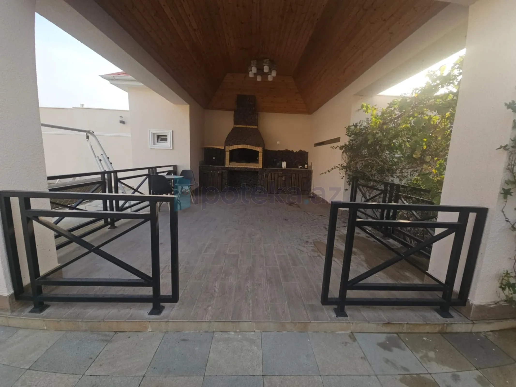 Satılır 5 otaqlı mənzil 250 m²
