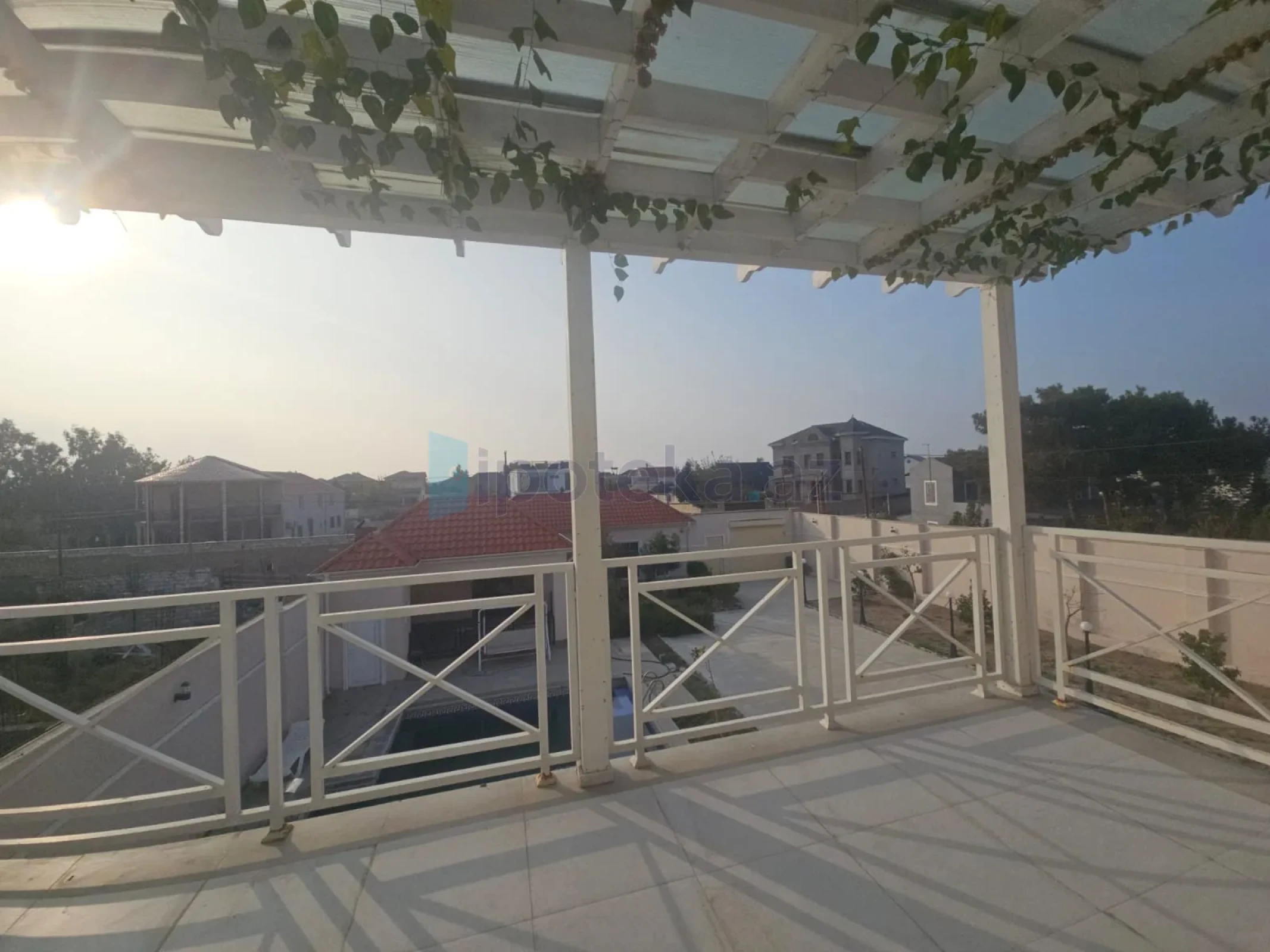 Satılır 5 otaqlı mənzil 250 m²
