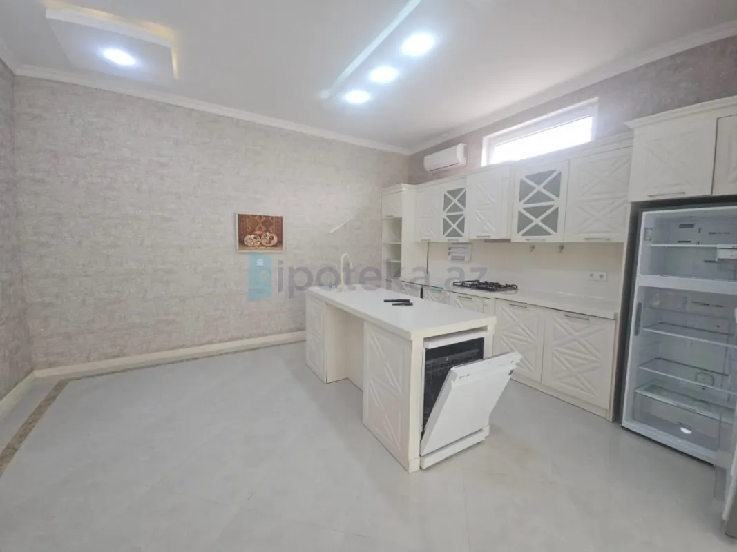 Satılır 5 otaqlı mənzil 250 m²
