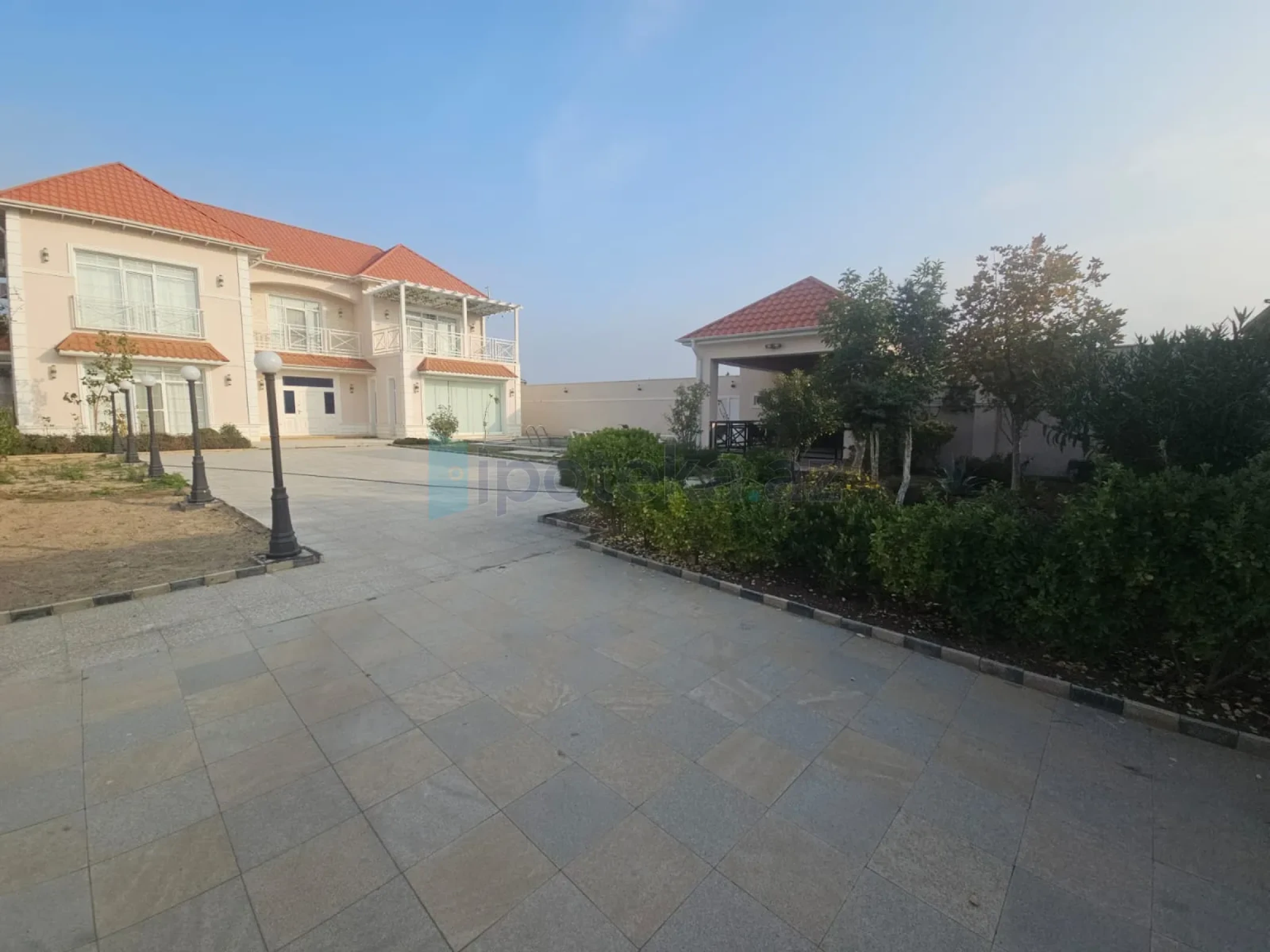 Satılır 5 otaqlı mənzil 250 m²