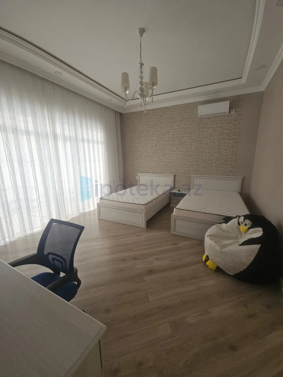 Satılır 5 otaqlı mənzil 250 m²