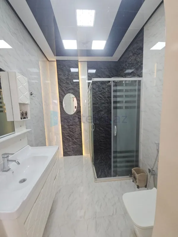 Satılır 5 otaqlı mənzil 250 m²