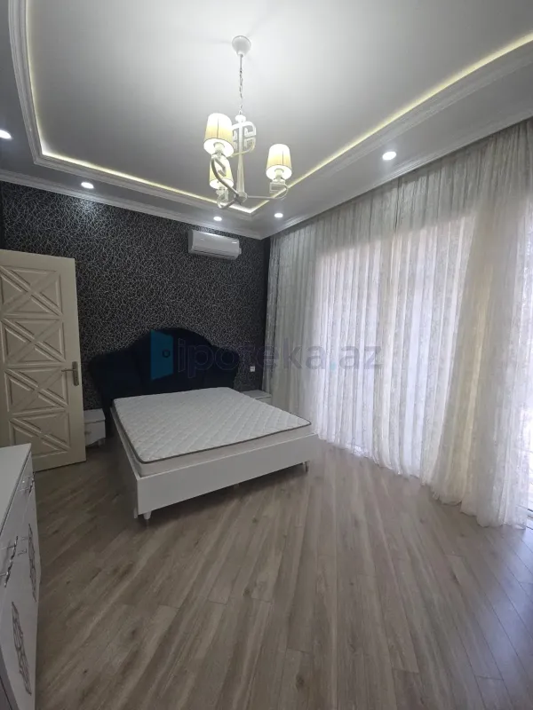 Satılır 5 otaqlı mənzil 250 m²