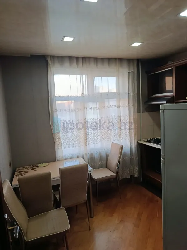 Satılır 2 otaqlı köhnə tikili 65 m²