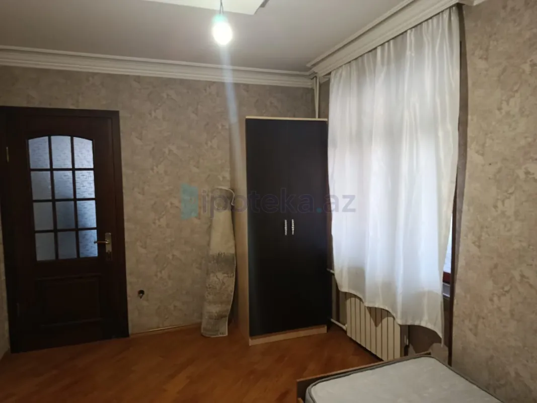 Satılır 2 otaqlı köhnə tikili 65 m²