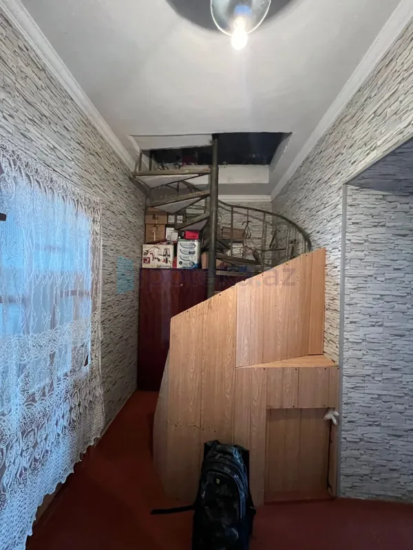 Satılır 4 otaqlı köhnə tikili 112 m²