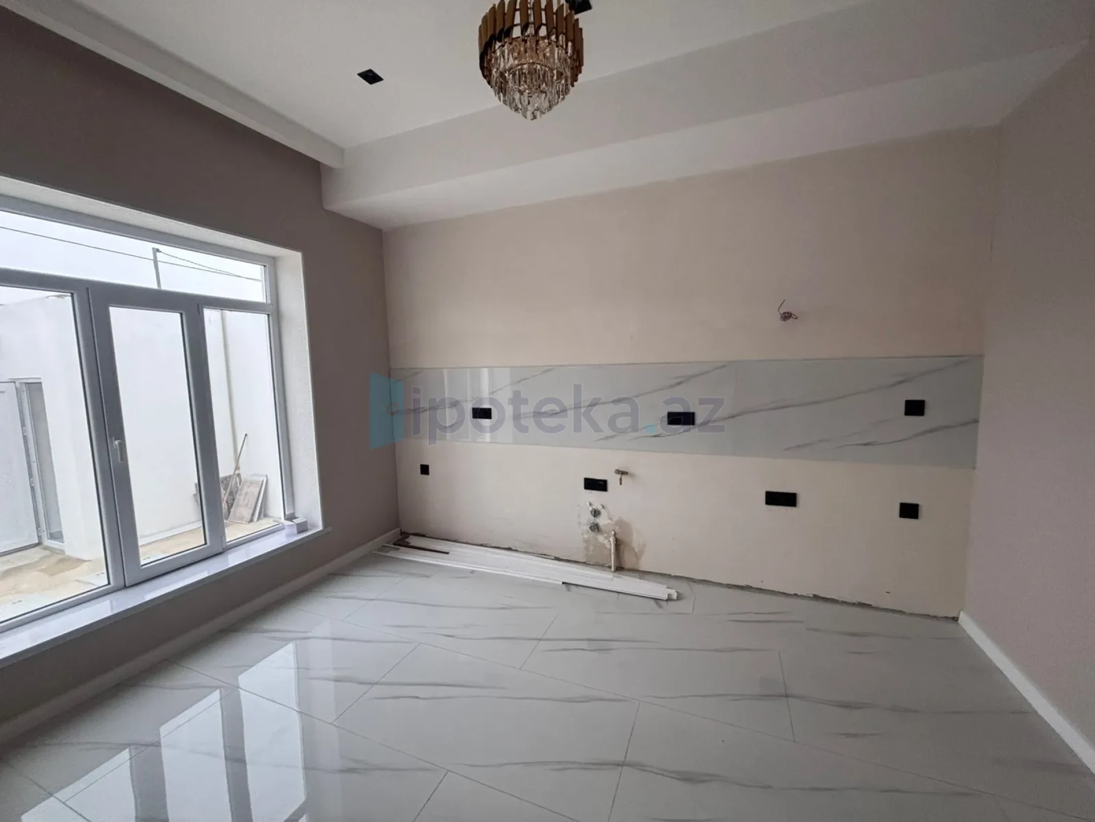 Satılır 4 otaqlı mənzil 100 m²