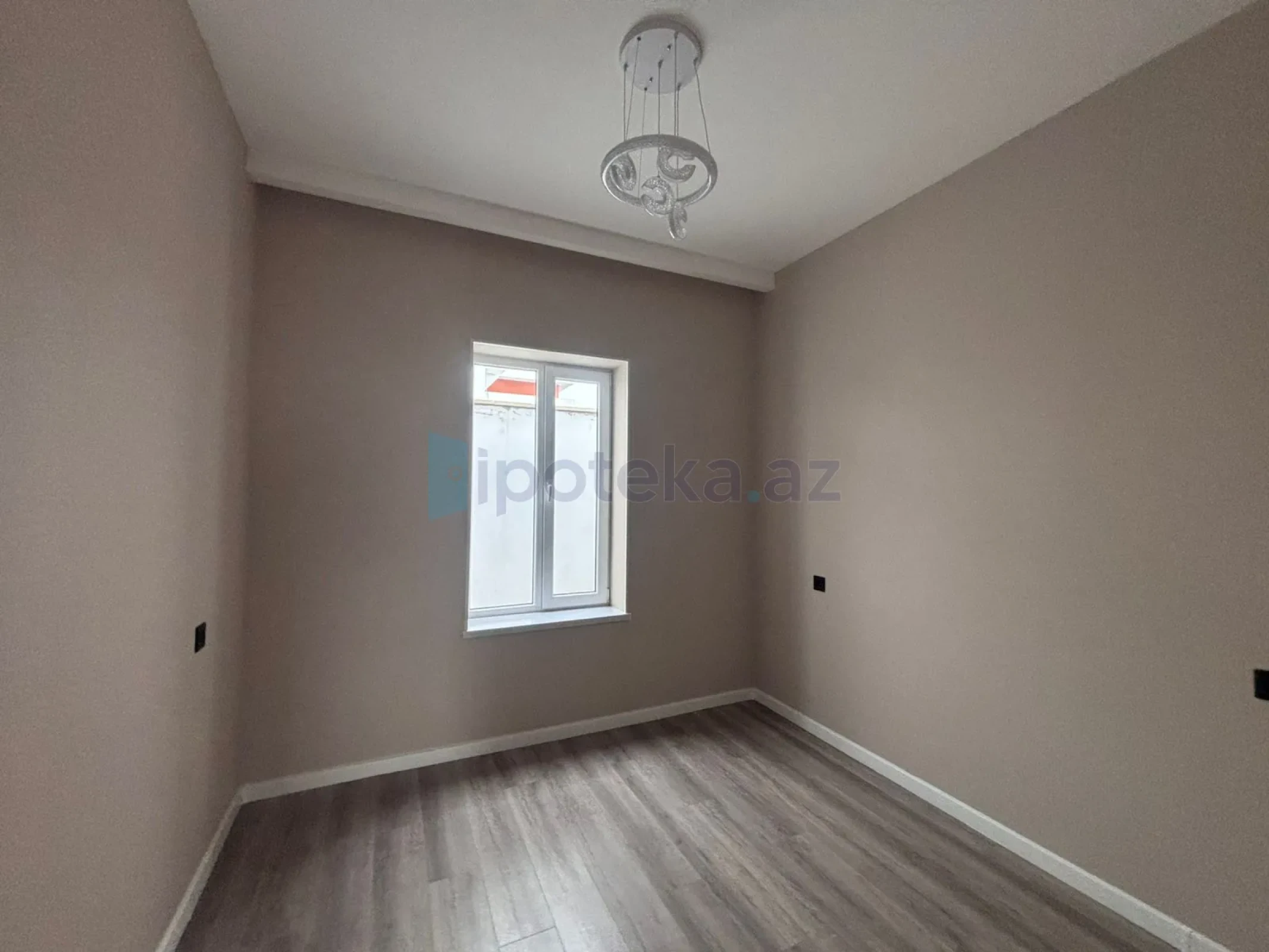 Satılır 4 otaqlı mənzil 100 m²