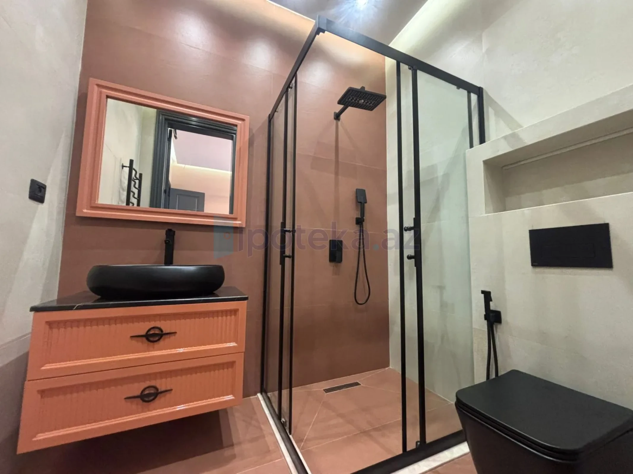 Satılır 5 otaqlı mənzil 250 m²