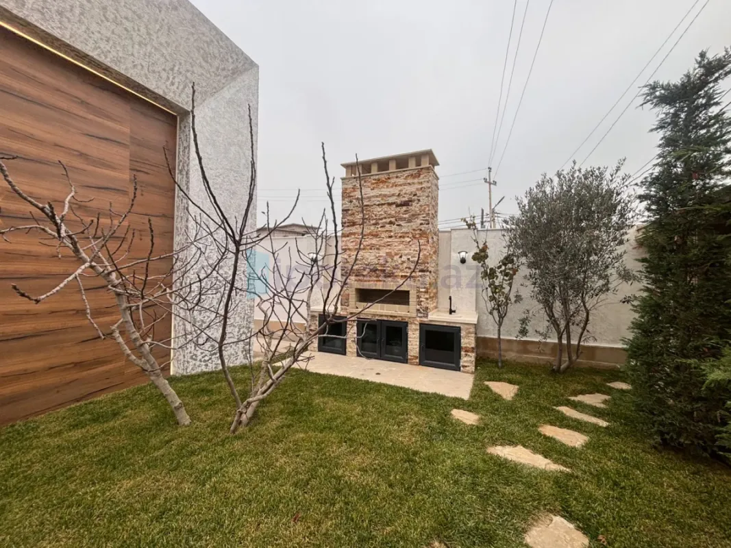 Satılır 5 otaqlı mənzil 250 m²