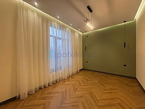 Satılır 5 otaqlı mənzil 250 m²