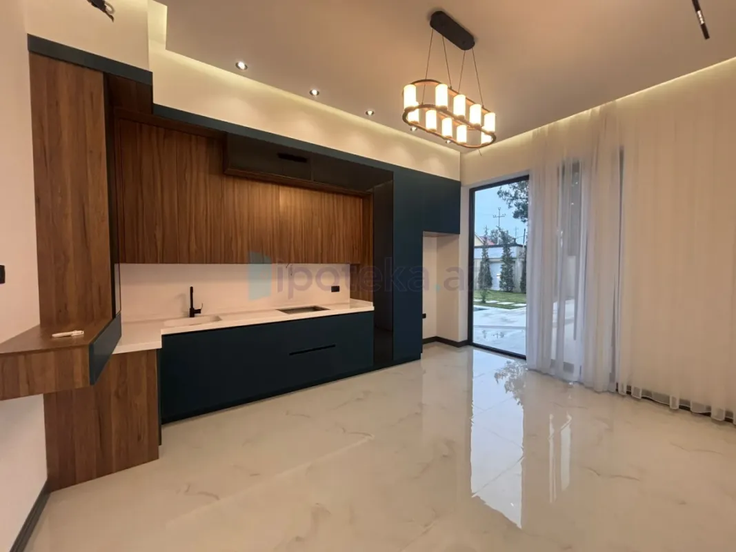 Satılır 5 otaqlı mənzil 250 m²