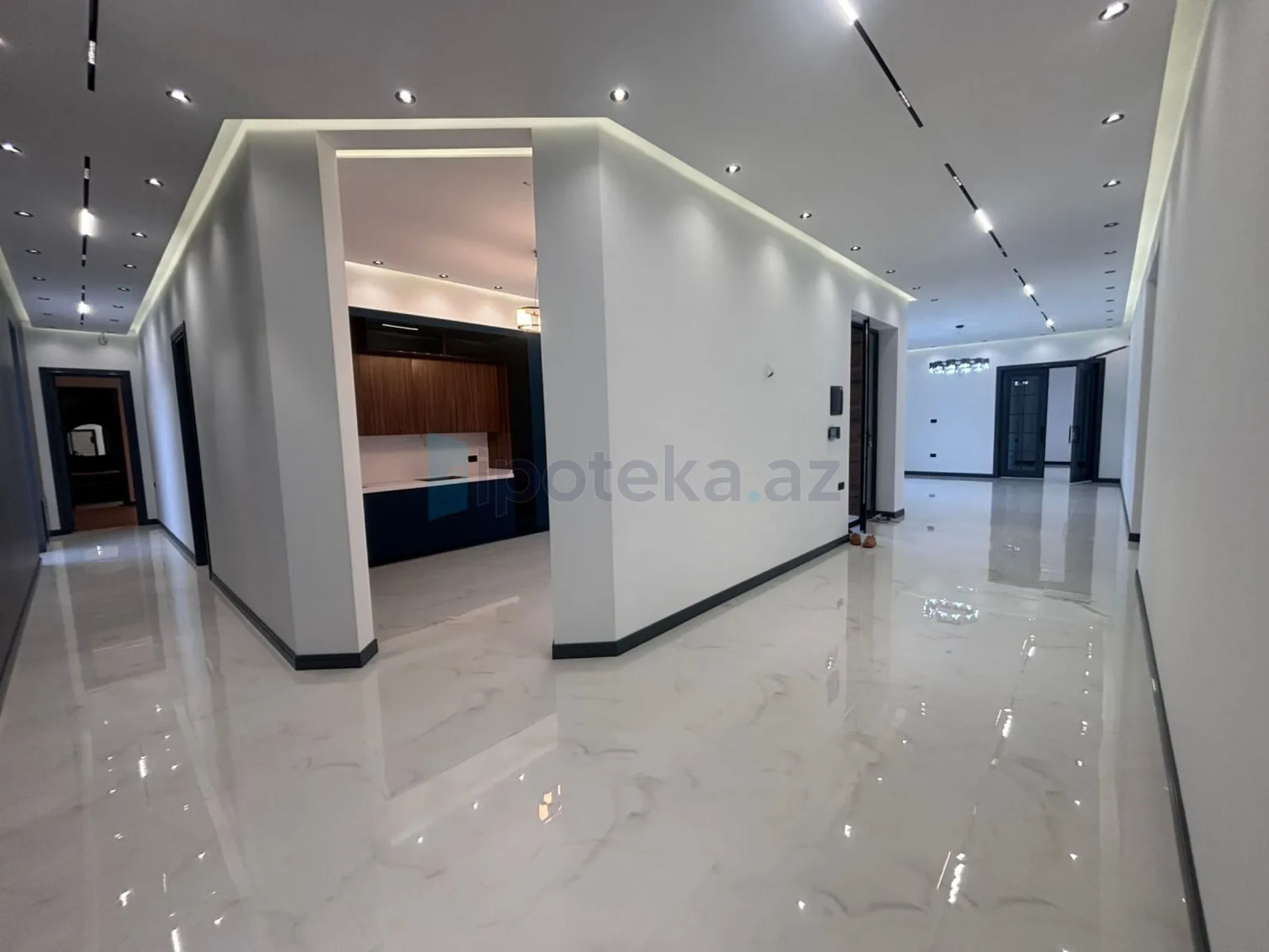 Satılır 5 otaqlı mənzil 250 m²