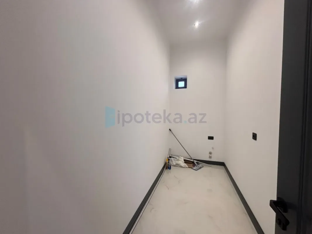 Satılır 5 otaqlı mənzil 250 m²
